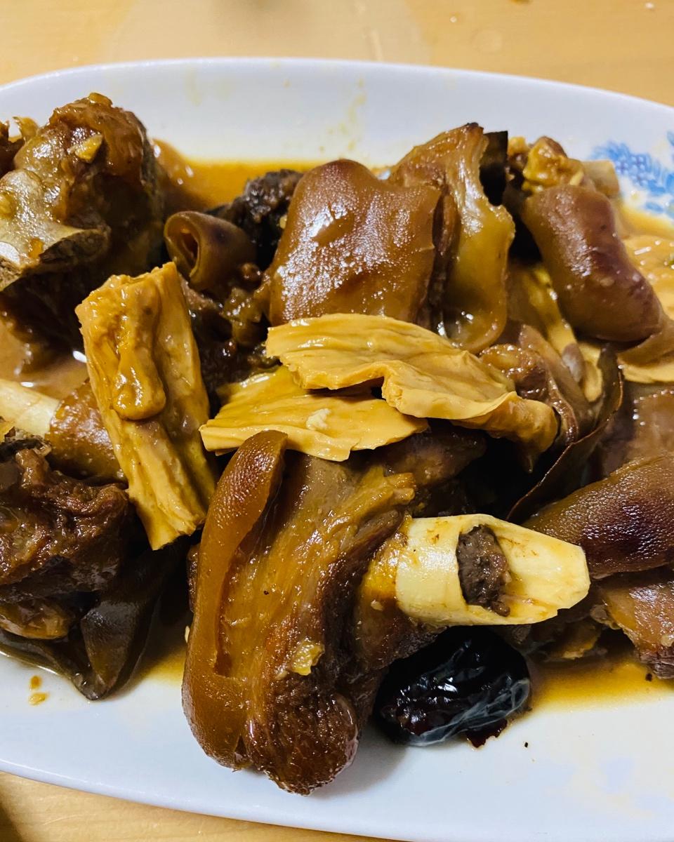 【红烧羊肉煲】这个非常香！加腐竹超好吃😋
