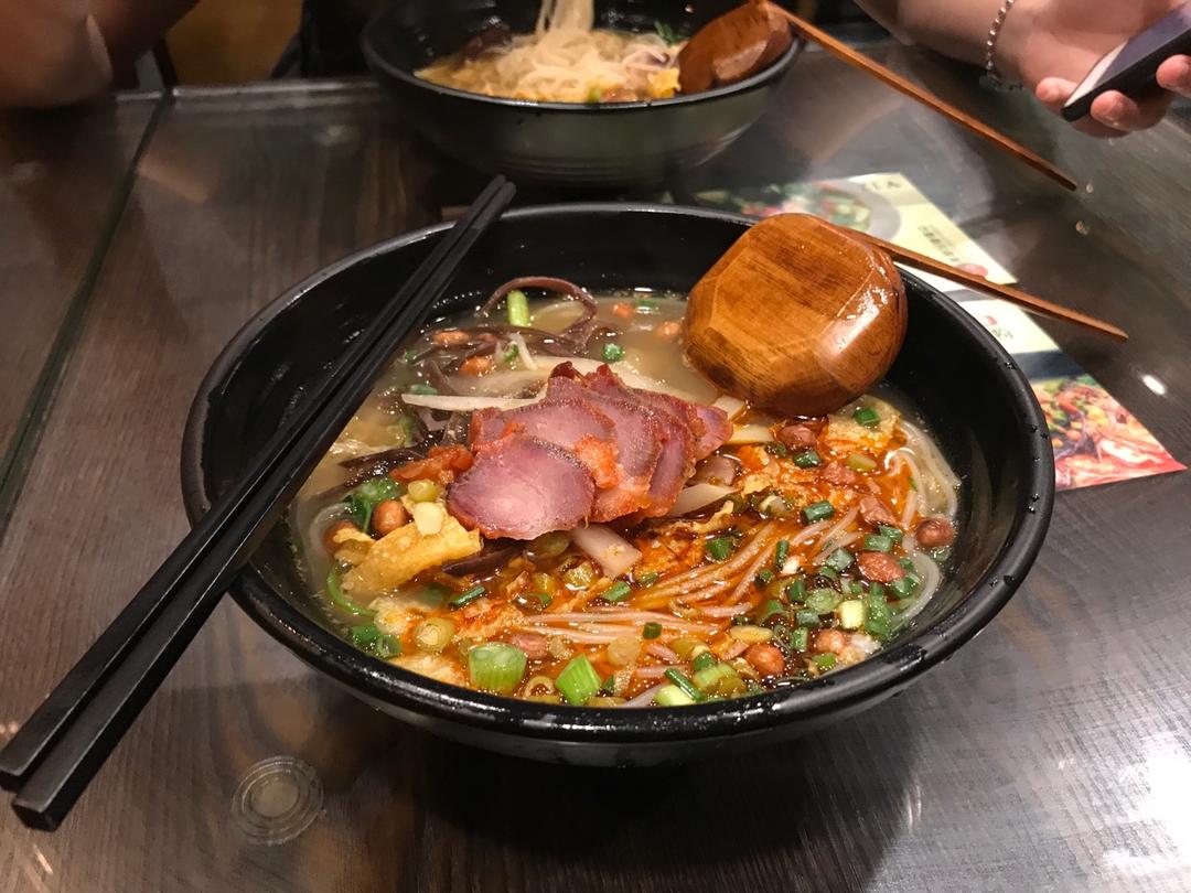 粉店老板娘亲授正宗螺蛳粉教程