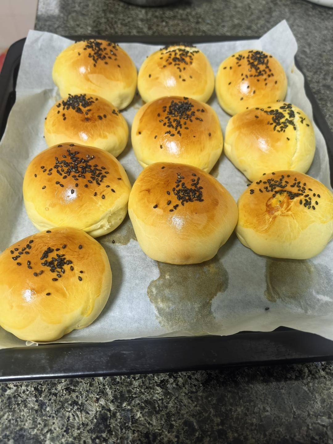 如棉花般松软的海苔肉松面包