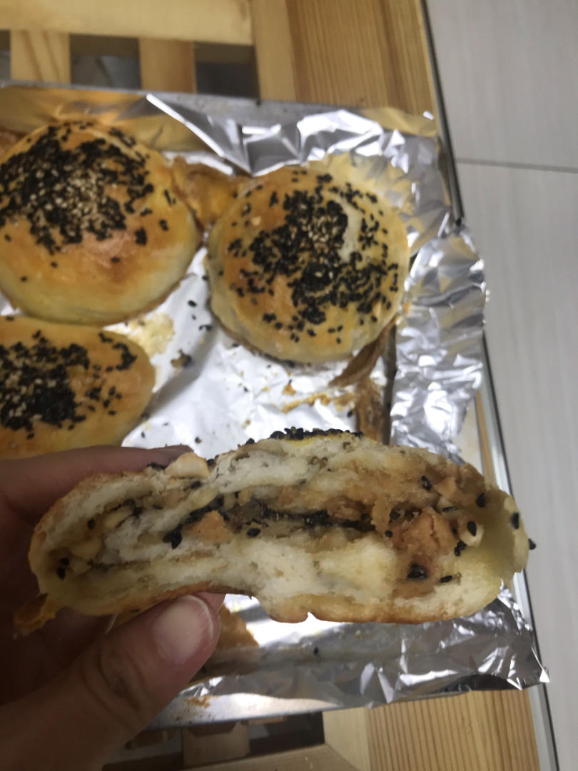 早餐店芝麻椒盐酥饼 外酥里软层次分明 一口咬下去直掉渣 附细节视频详解