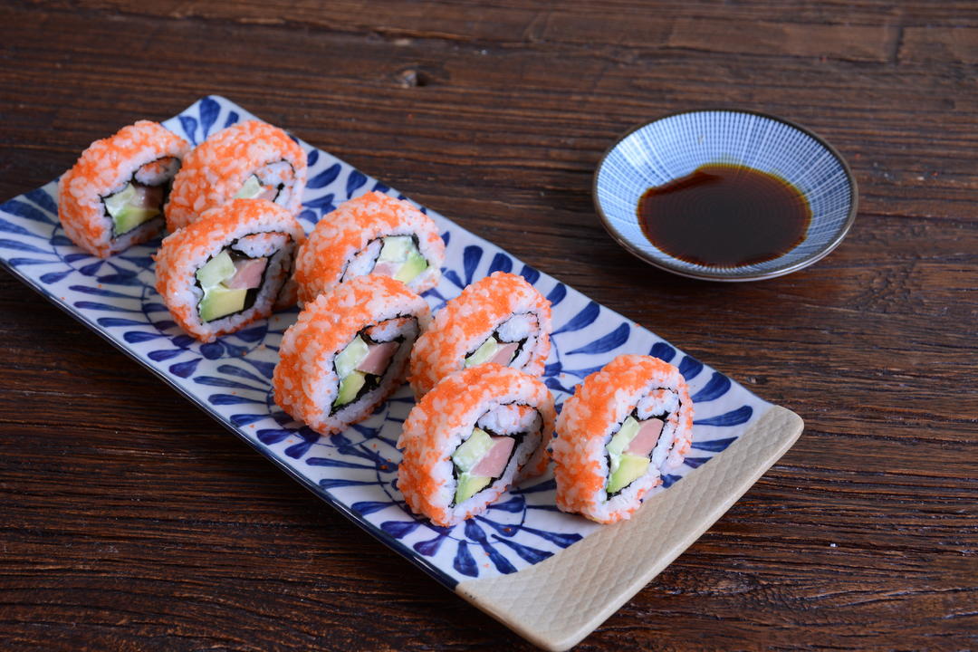 鱼子酱反卷寿司