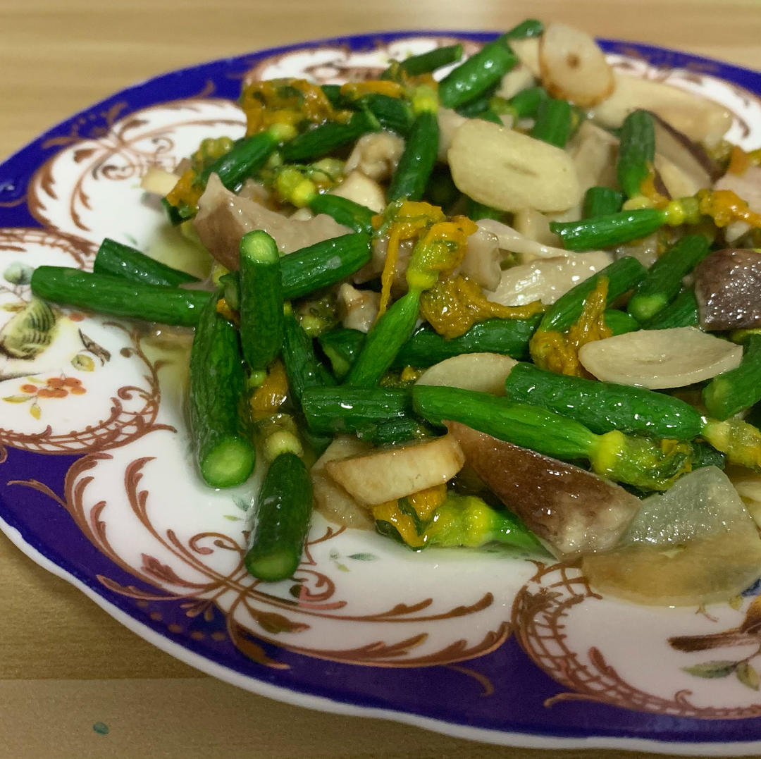 【快手菜】黄瓜花炒松茸