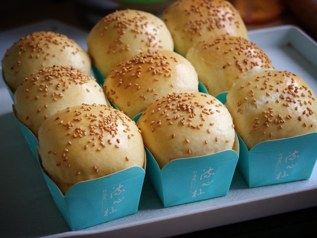 大人小孩都爱不释口的【蜂蜜牛奶小餐包】