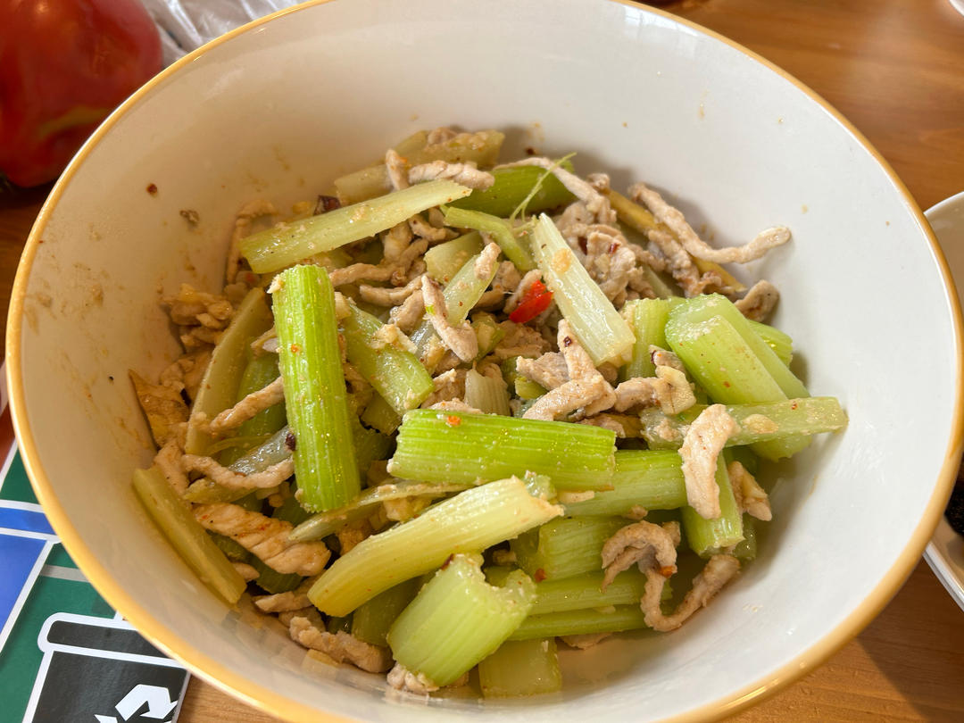 下饭神器又来了，试试这道芹菜炒牛肉！！