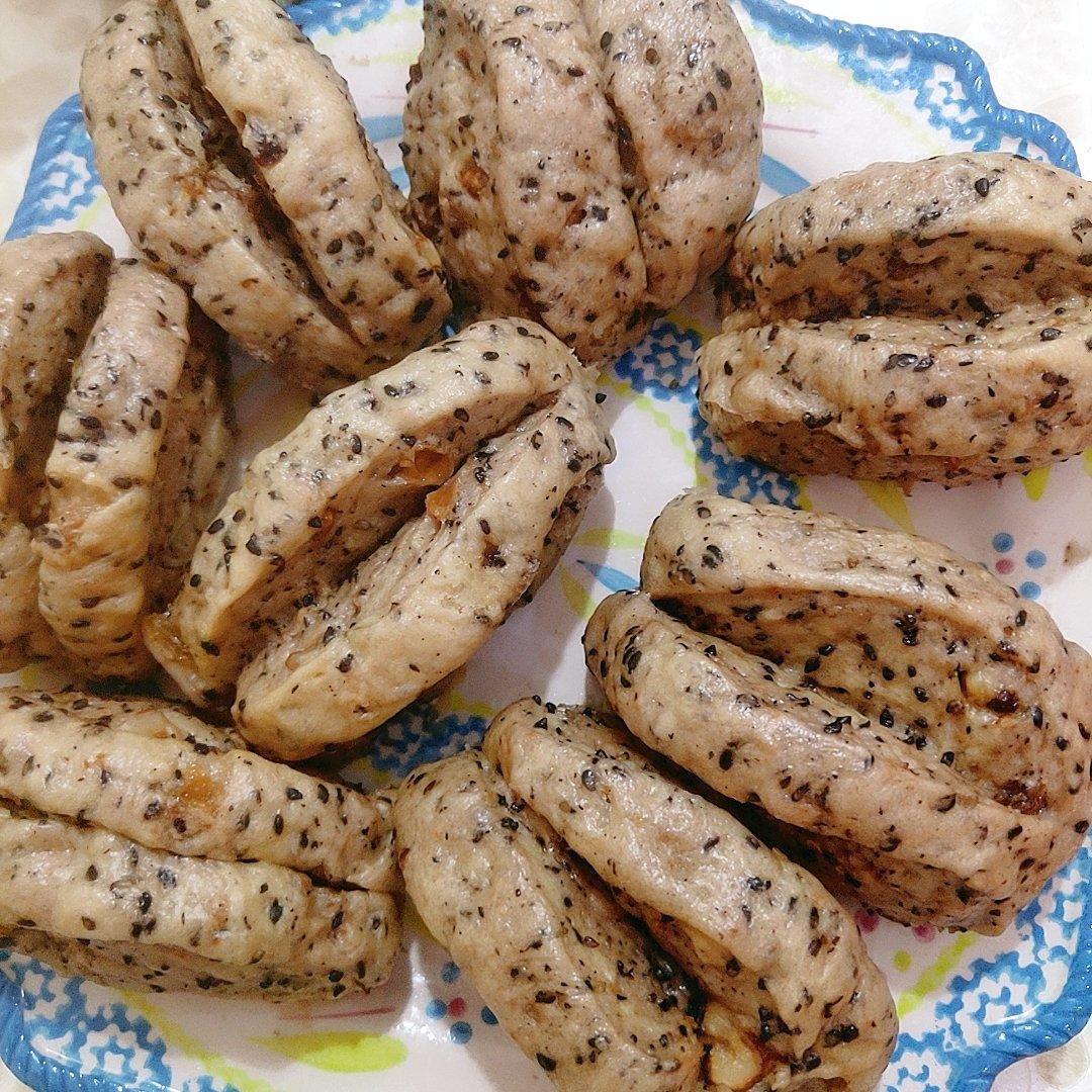 核桃红枣葡萄黑芝麻奶香馒头