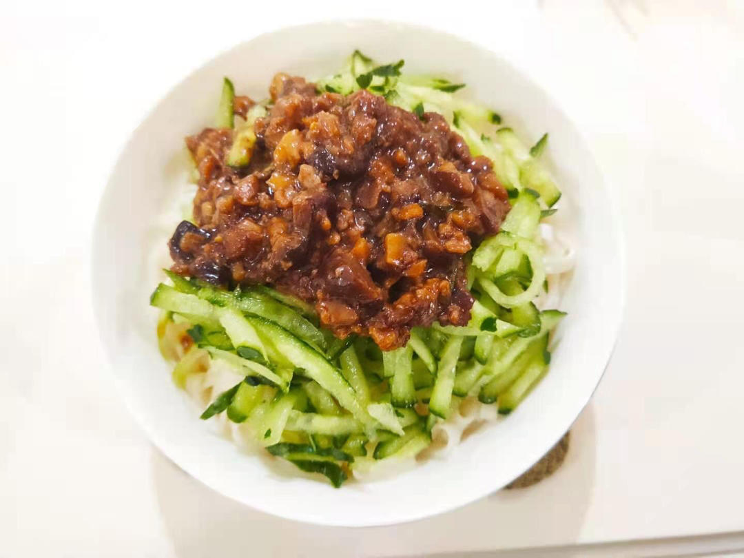 牛肉香菇炸酱面