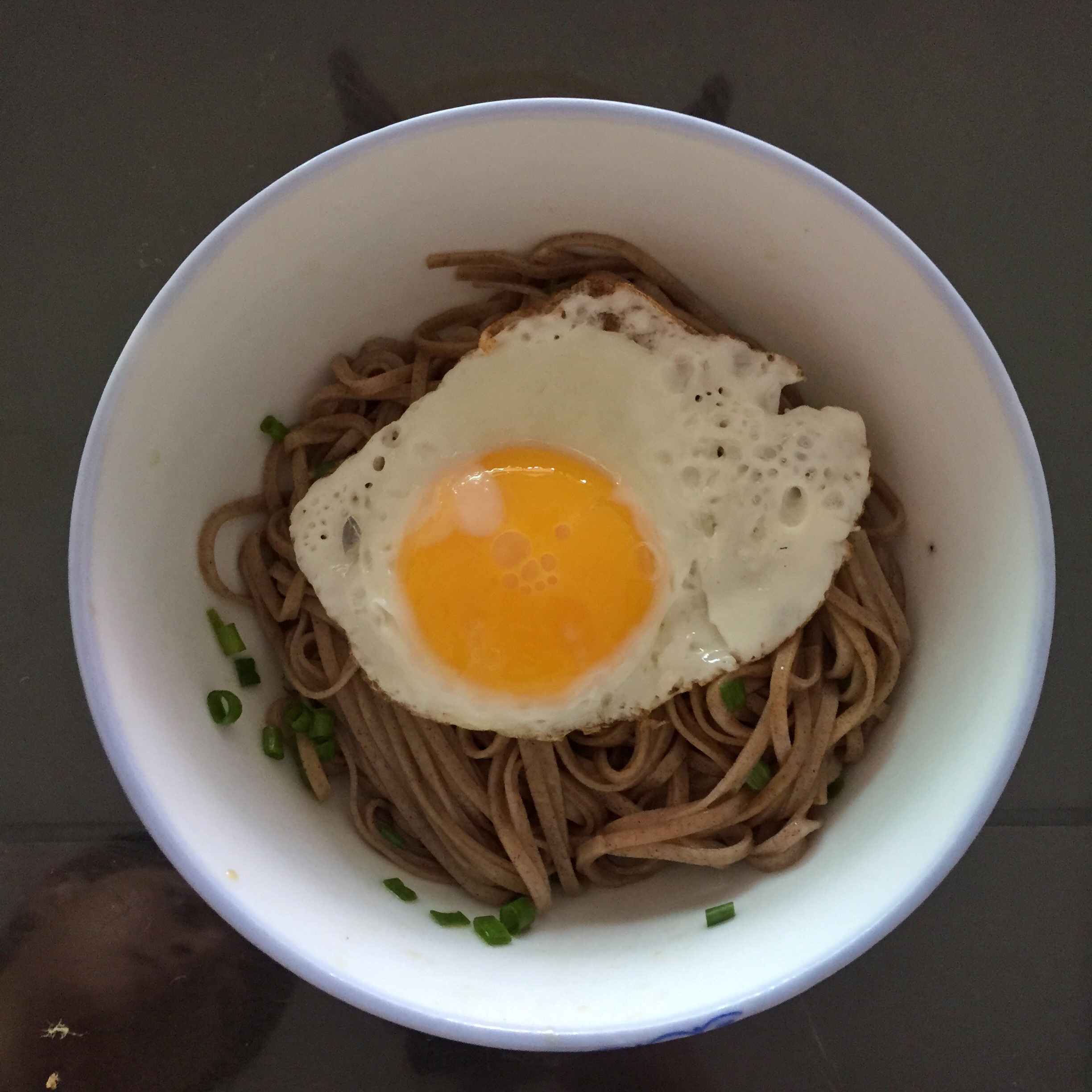 葱爆面—就是汪涵在天天向上里面做的那个啦