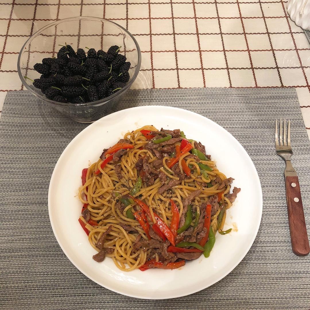 黑椒牛柳炒意面