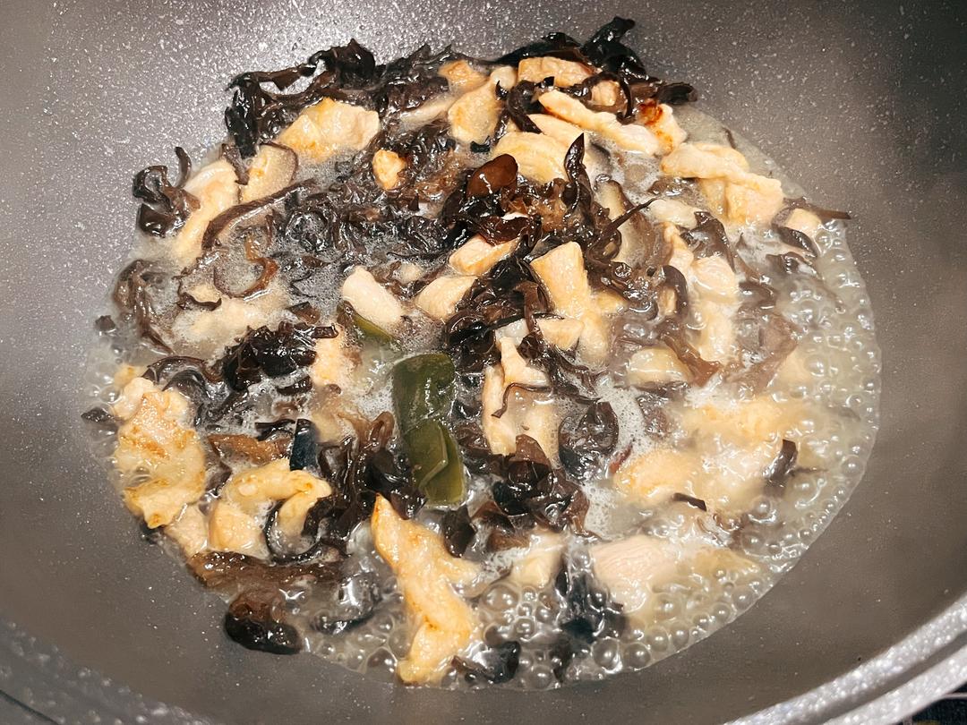 木耳肉丝盖码的做法 步骤1