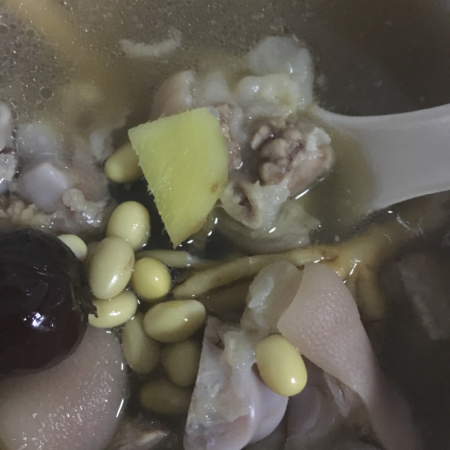 黄豆猪脚汤