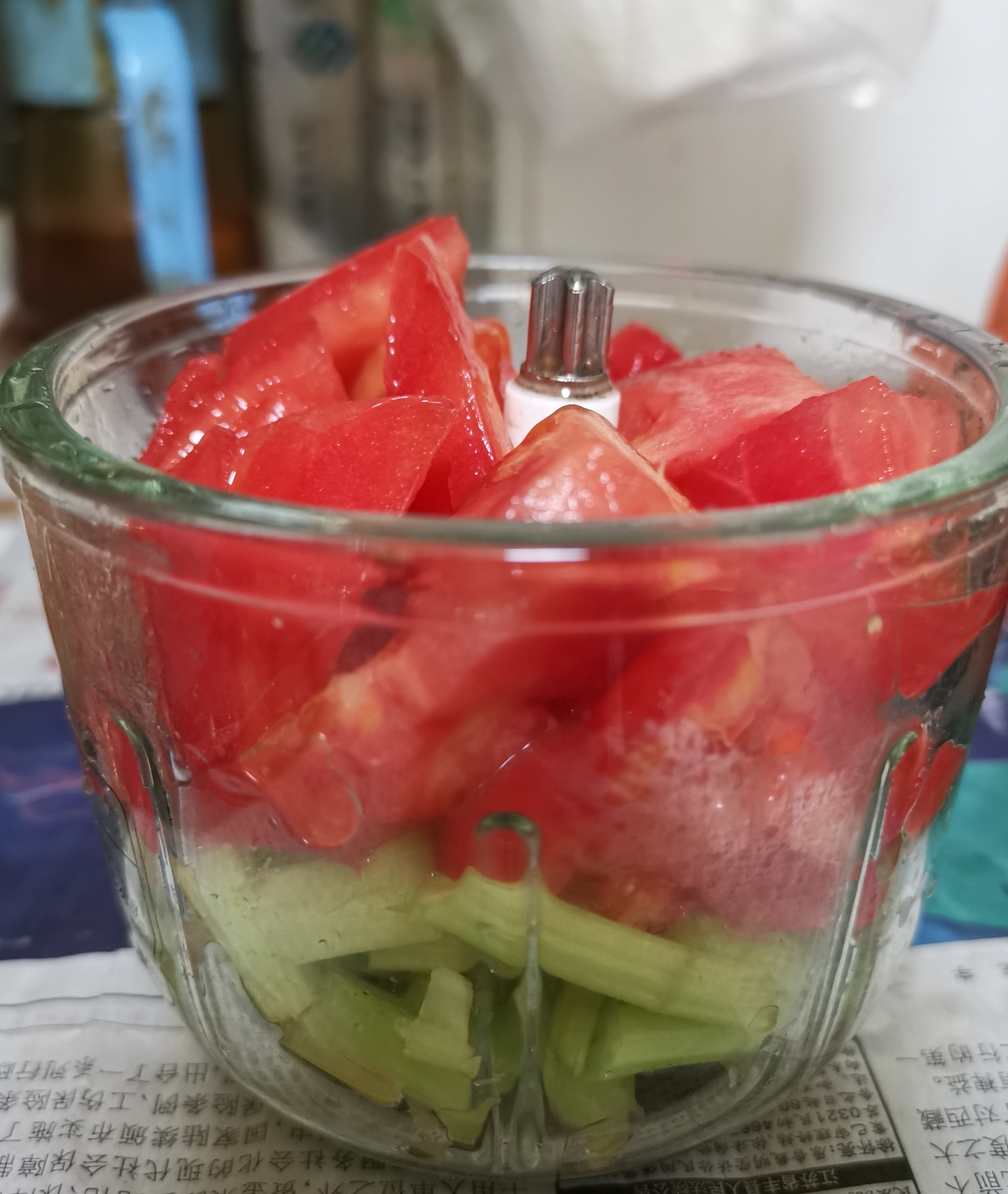 瘦肚早餐番茄芹菜汁的做法