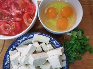 西红柿烩鸡蛋豆腐的做法 步骤1