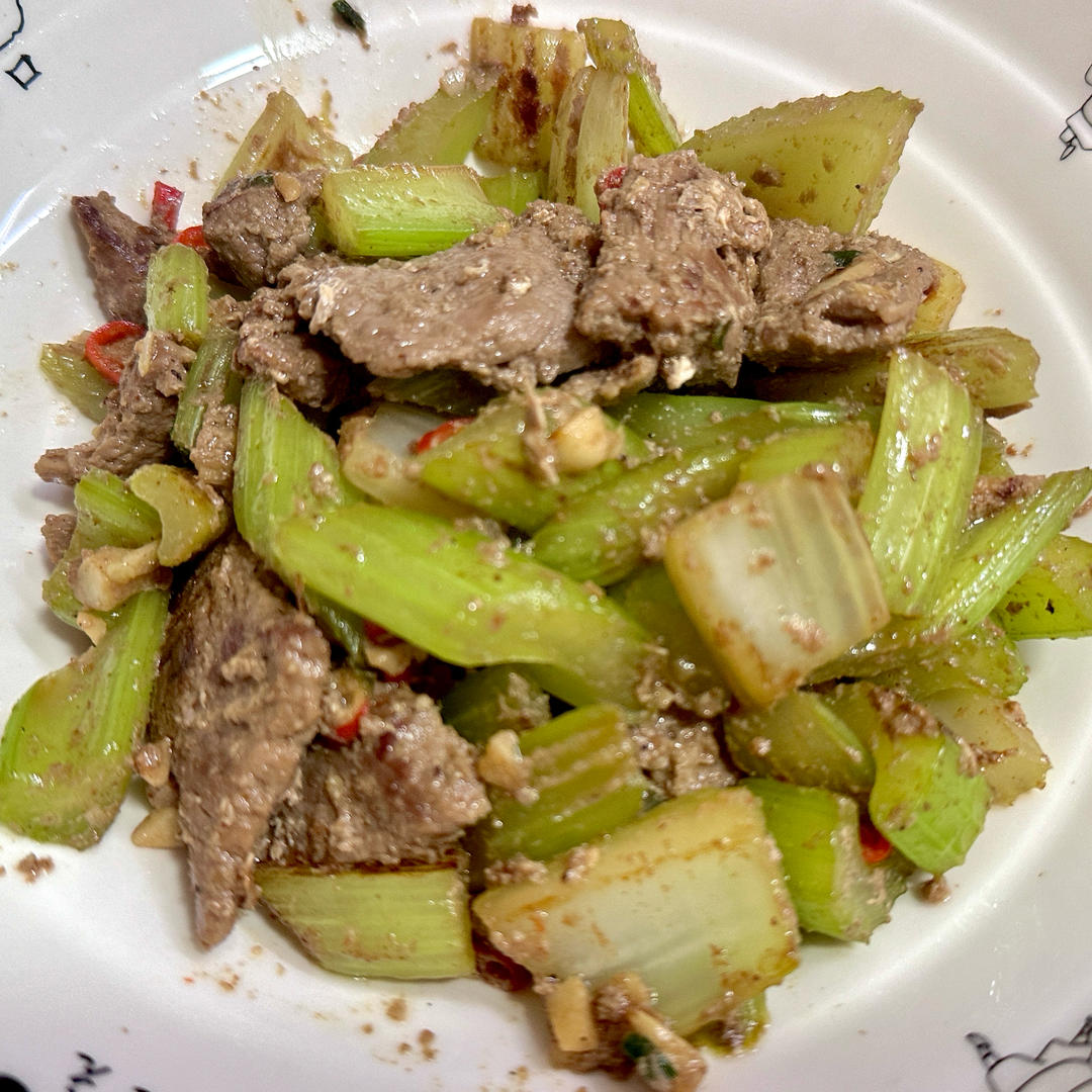 下饭神器又来了，试试这道芹菜炒牛肉！！