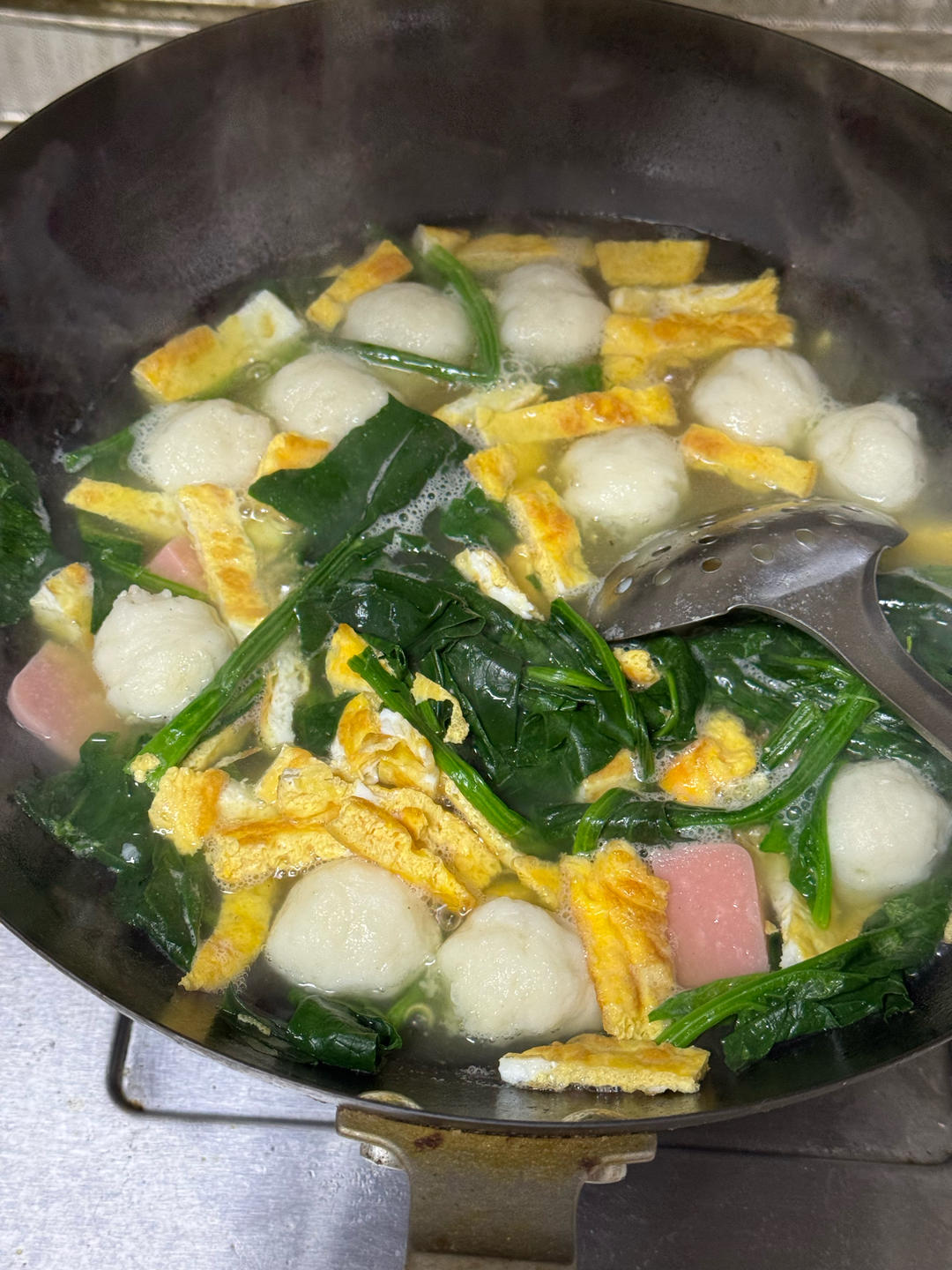 简单易学，清淡好喝～鱼丸鸡蛋菠菜汤
