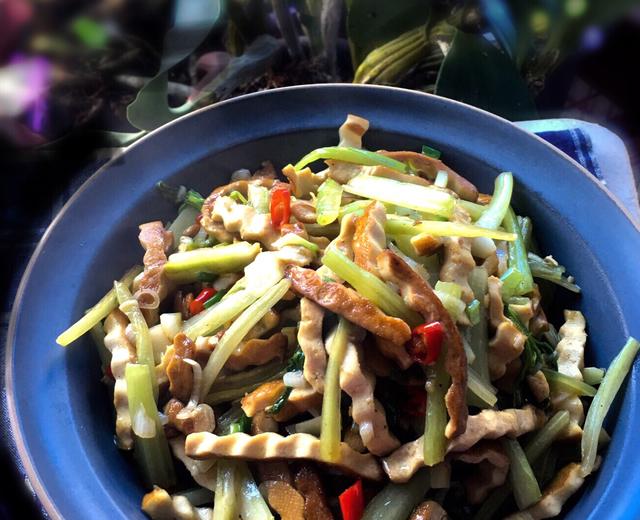 芹菜炒香干+太太乐鲜鸡汁快手菜的做法