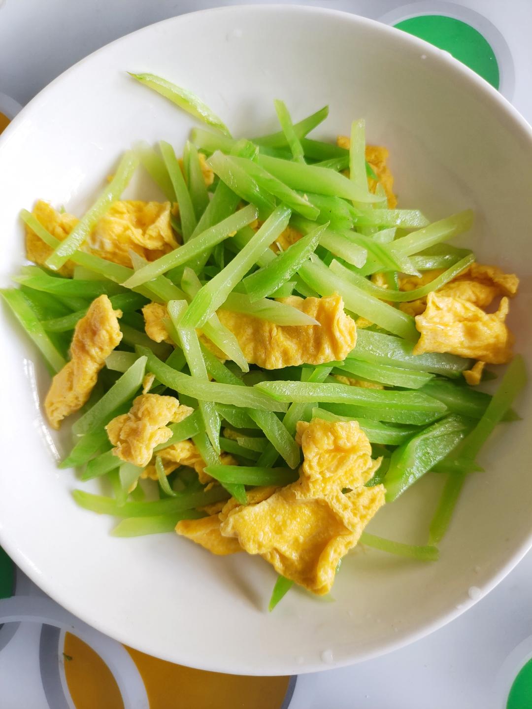 莴笋炒鸡蛋