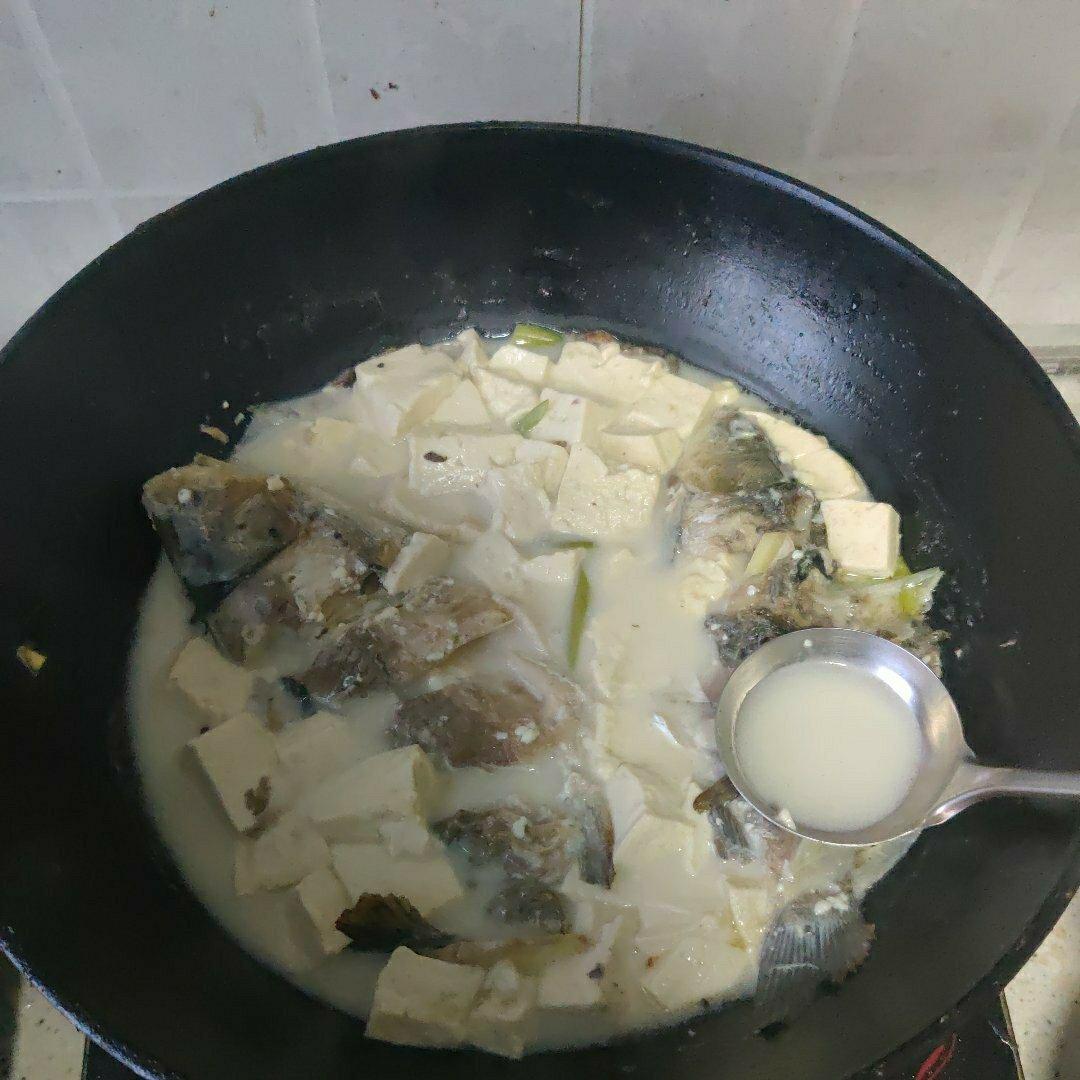 鲫鱼豆腐汤