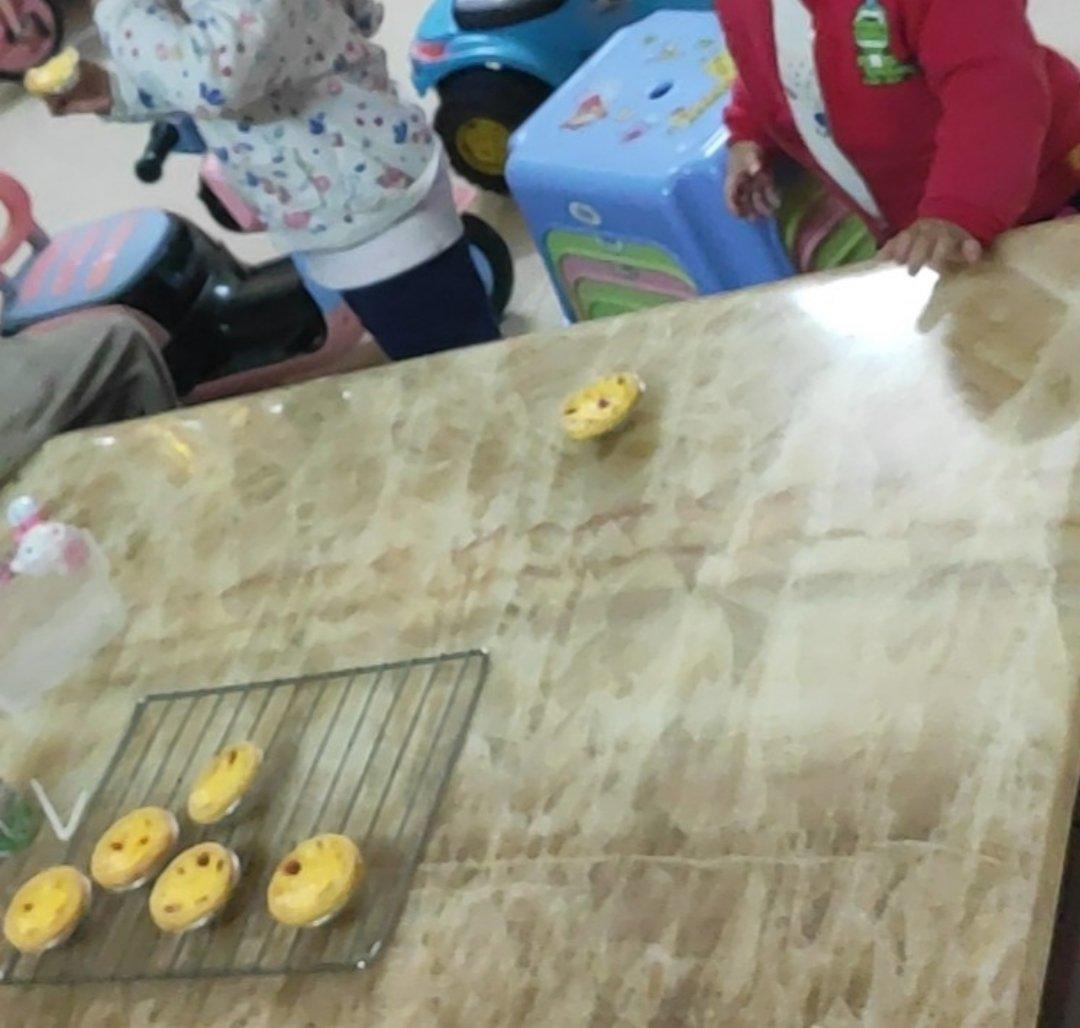 教你做和KFC一样超级好吃的【葡式蛋挞】，吃了根本就停不下来吖