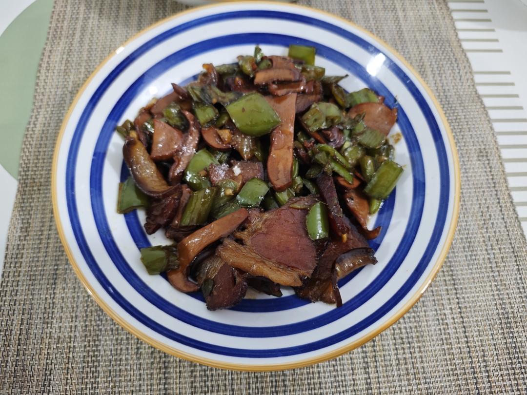 牛肝菌炒腊肉