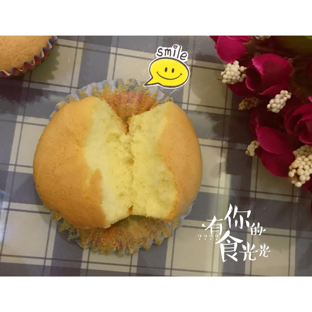 戚风杯子蛋糕^_^不开裂不回缩喔～