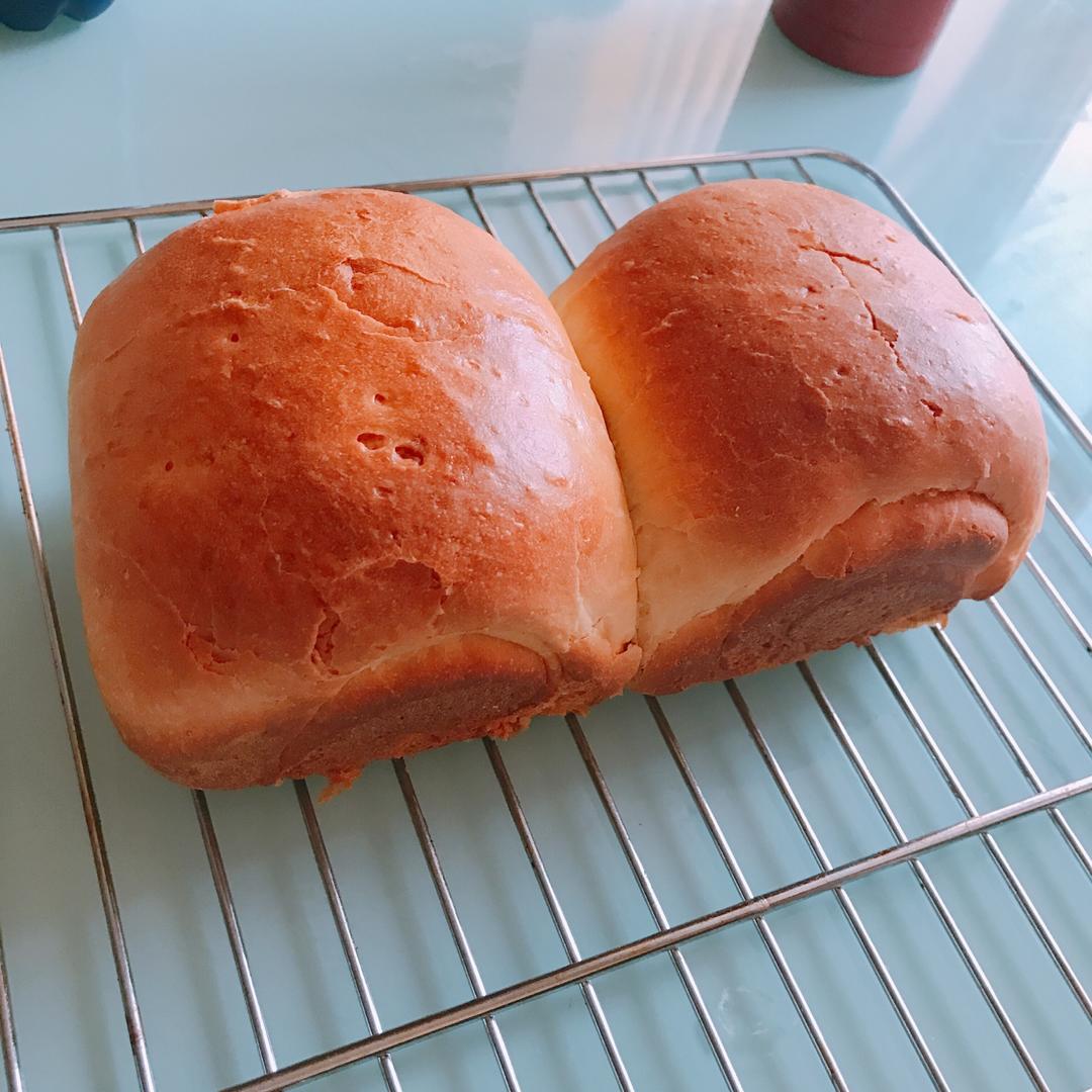 牛奶鸡蛋吐司