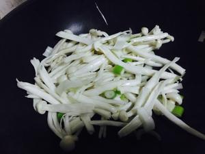 海鲜菇豆腐养生汤的做法 步骤2