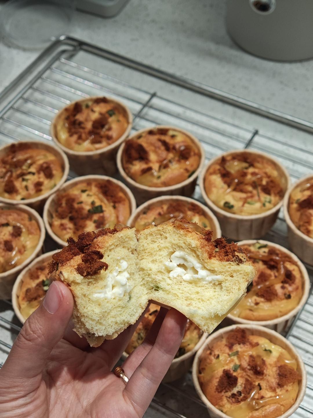 超级松软的香葱肉松火腿杯子蛋糕，不塌陷不回缩，料足巨好吃