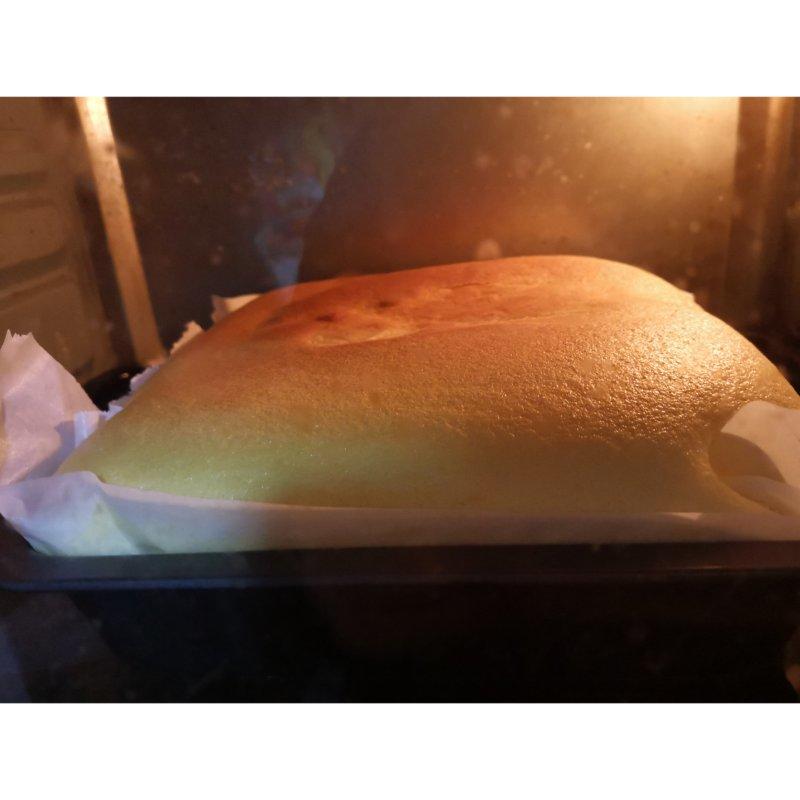 不开裂不回缩不掉皮的酸奶水浴法蛋糕