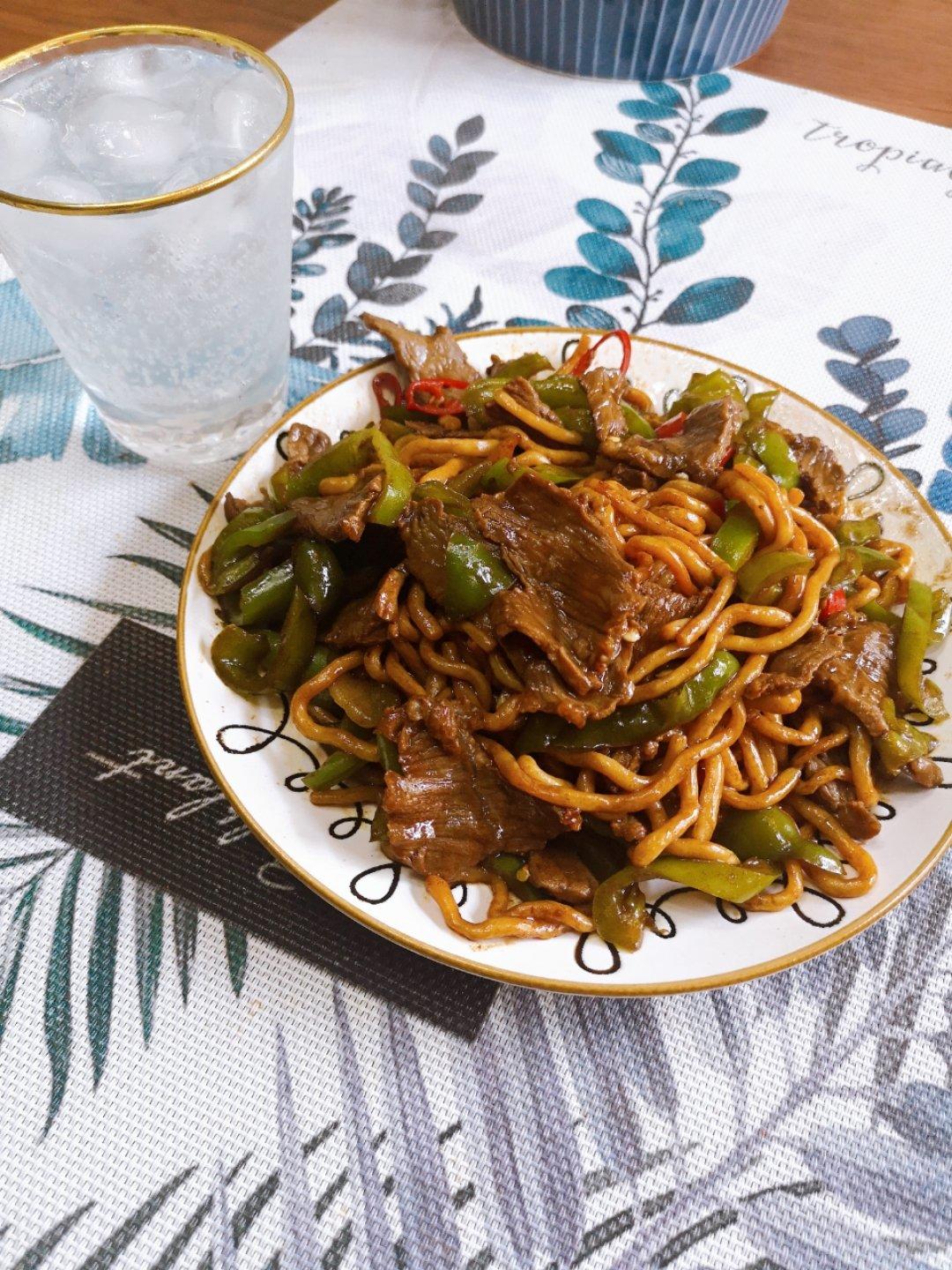 牛肉炒乌冬