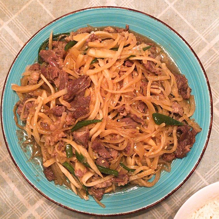 萝卜丝炒牛肉，萝卜小炒最好吃的做法了