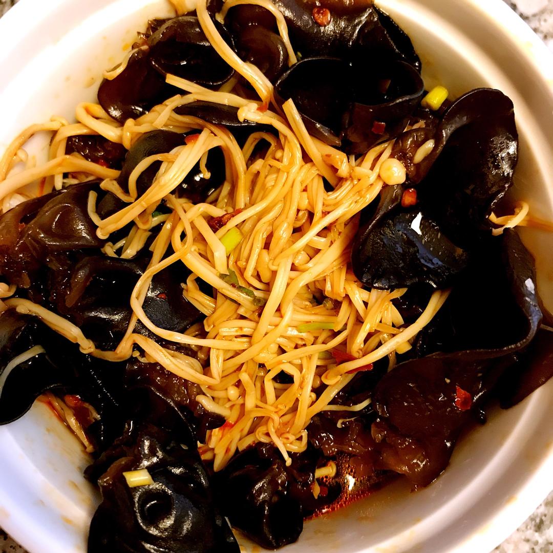 心塞大王做的凉拌木耳金针菇