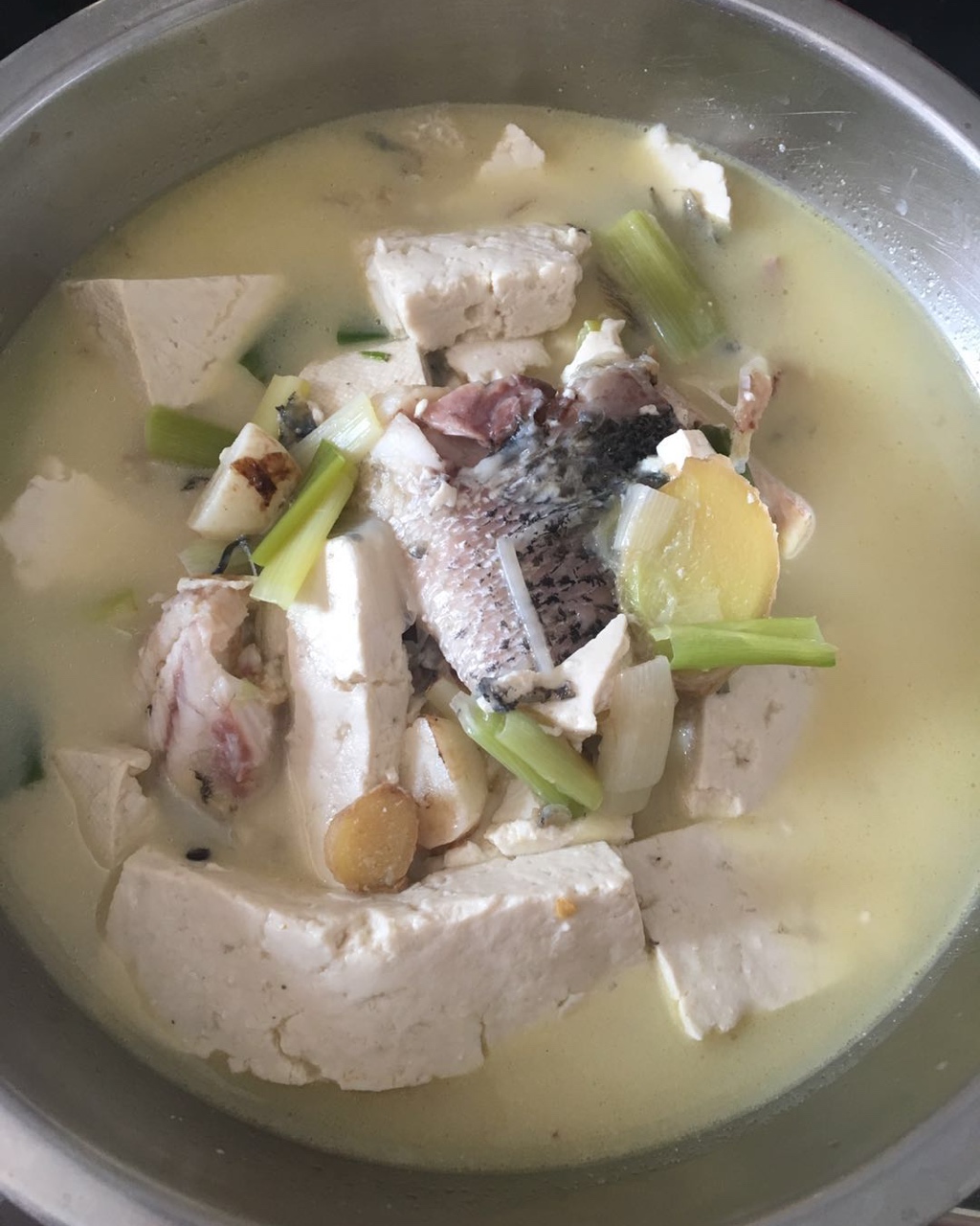黑鱼豆腐汤