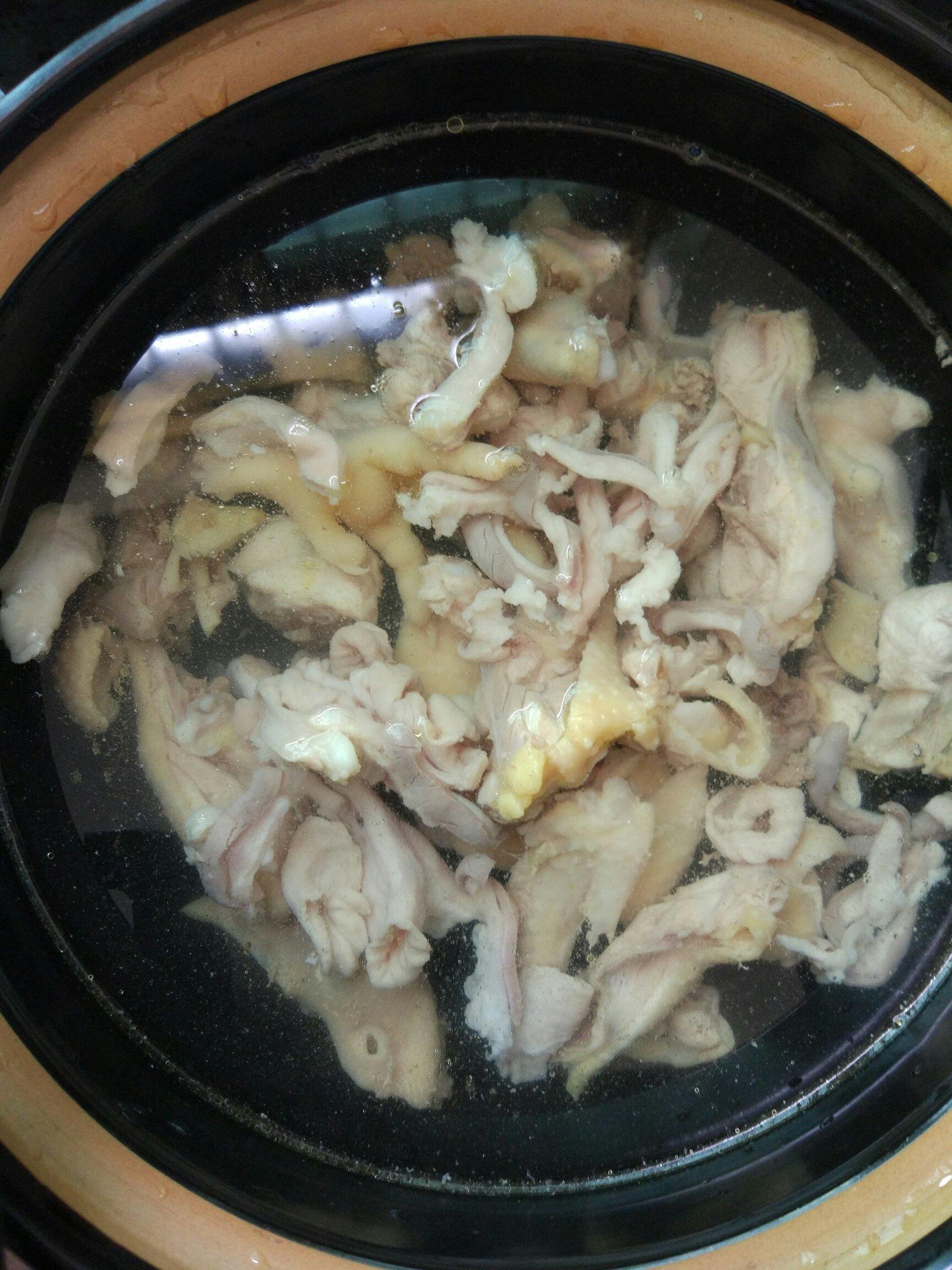 茶树菇猪肚鸡汤的做法 步骤2