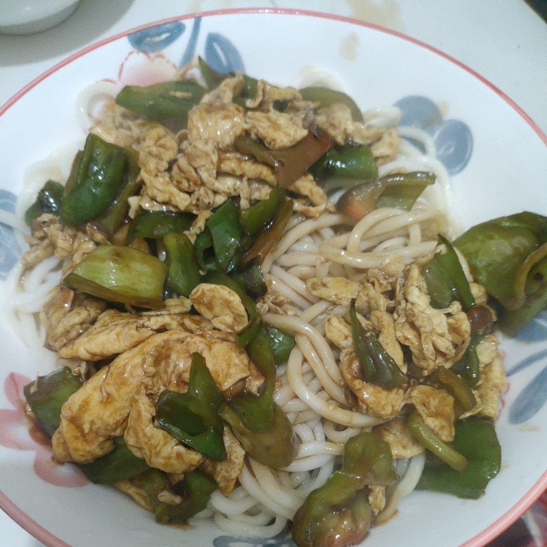 青椒鸡蛋拌面