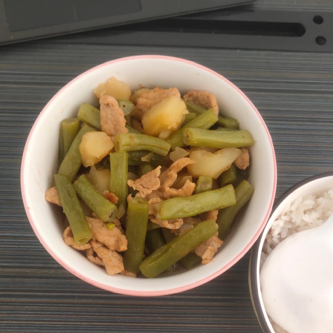 绝对正宗的东北土豆豆角炖五花肉