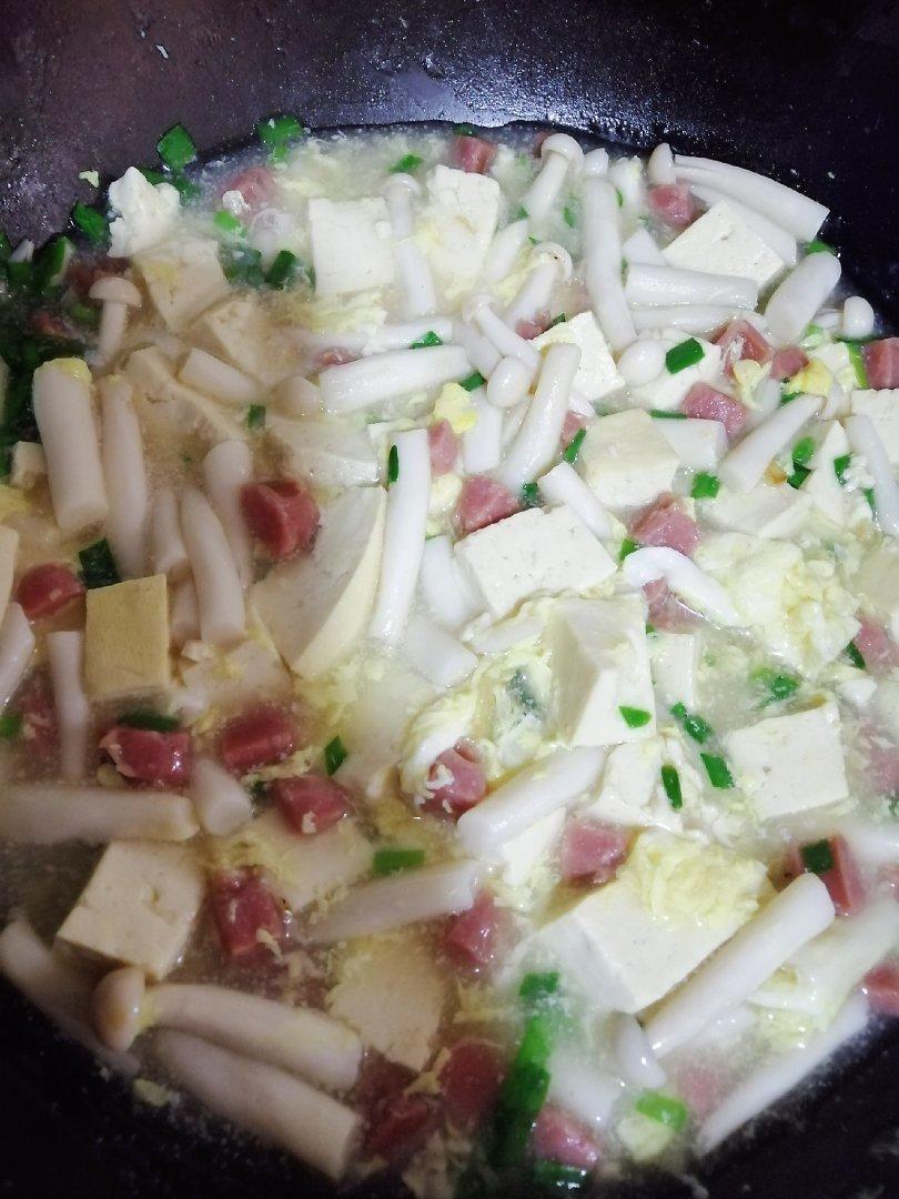 家常美味—海鲜菇豆腐羹