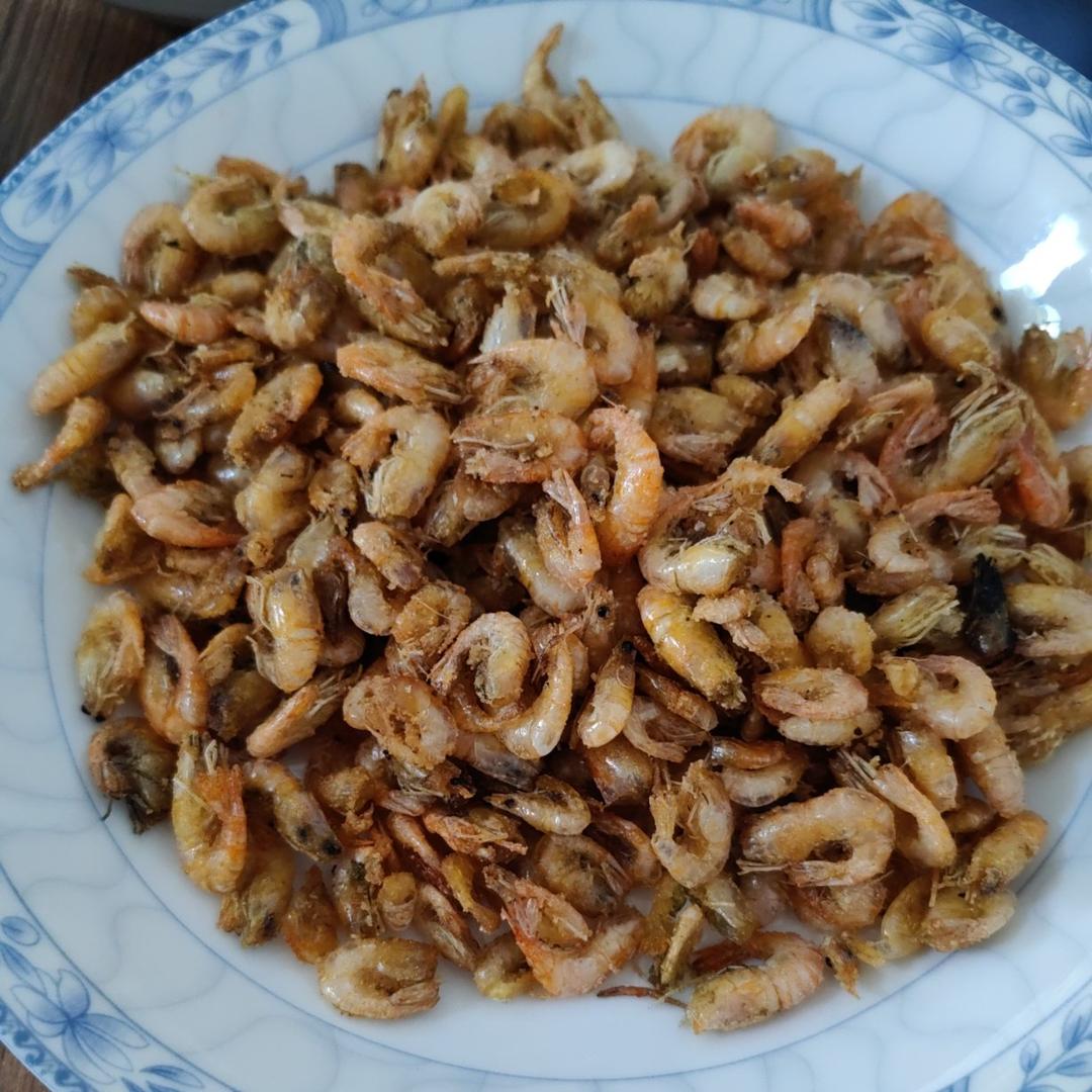 只需一个窍门、即可做出香酥可口脆的鲜炸小河虾、简单快捷、小朋友超爱