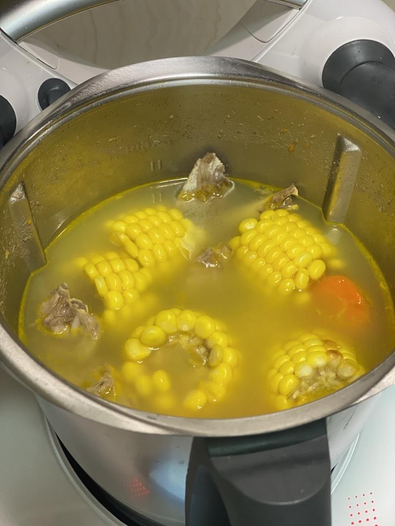 玉米红萝卜马蹄鸡骨汤