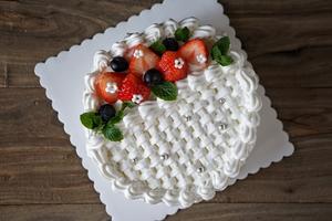 裱花奶油草莓蛋糕🍰（含详细抹面裱花教程）的做法 步骤41