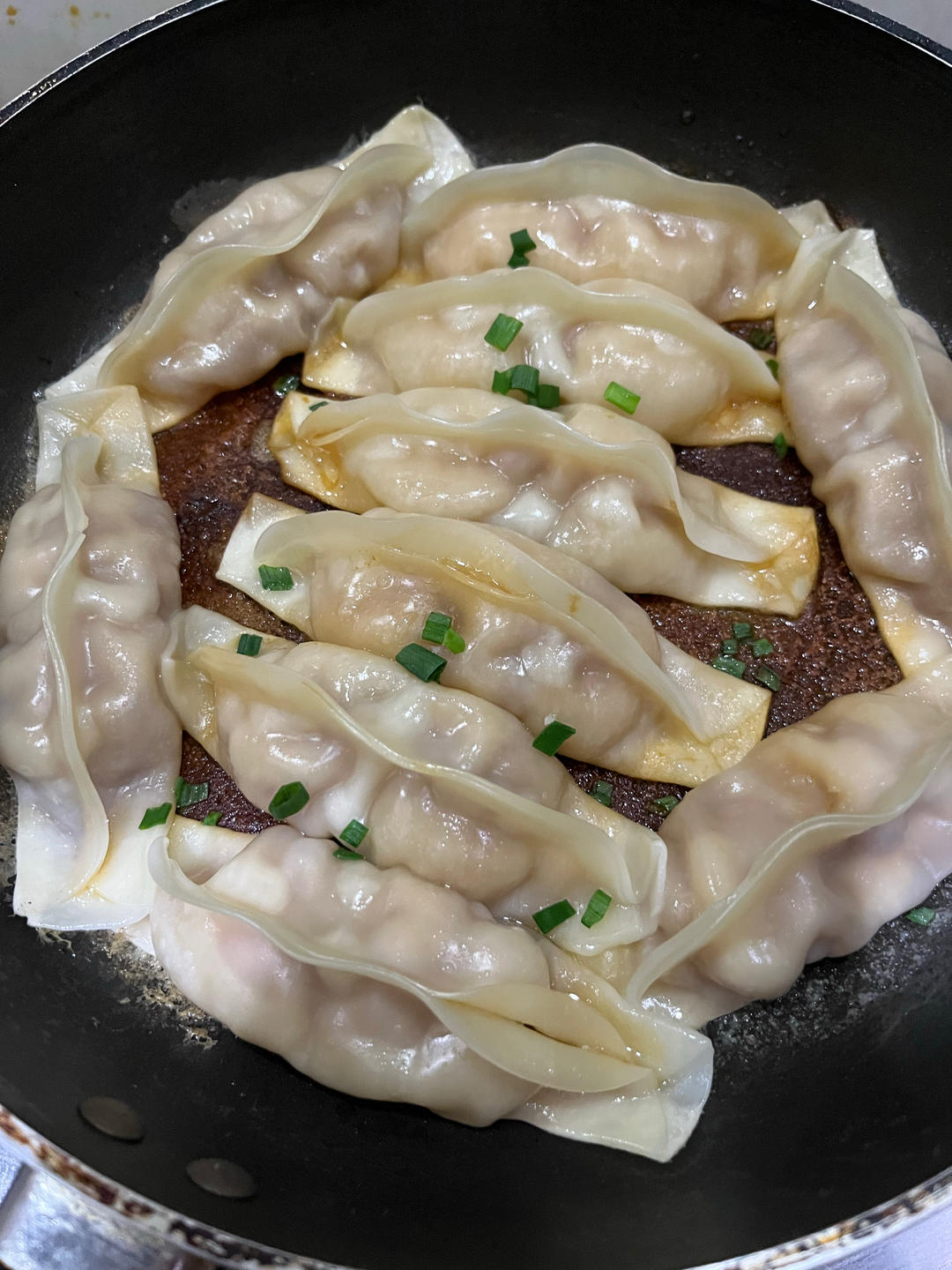 冰箱冷冻水饺做煎饺