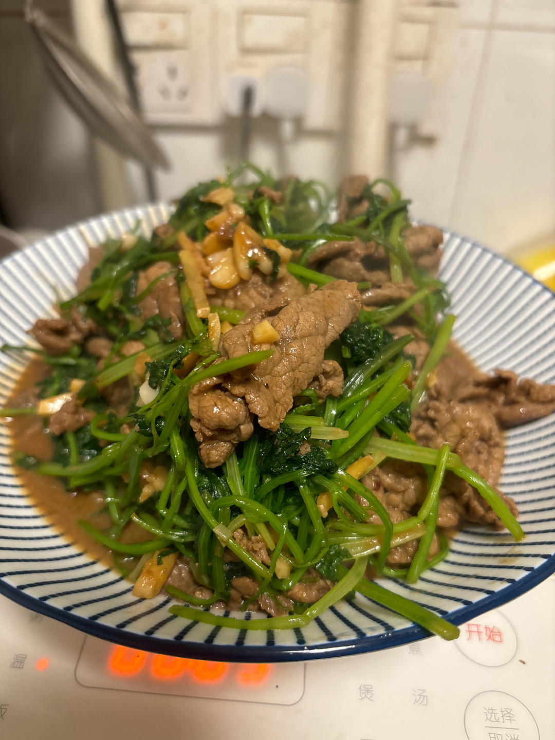 香菜炒牛肉（嫩）