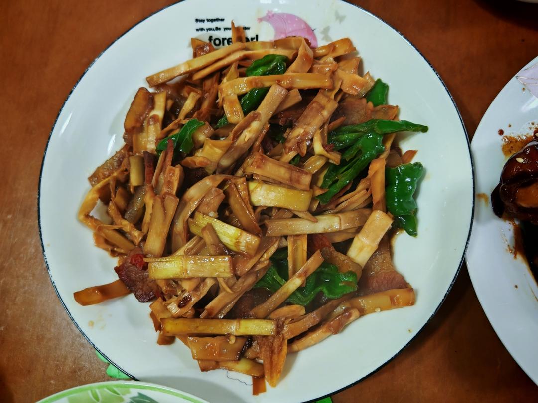 腊肉炒笋干咸香清脆爽口 丨好吃下饭不油腻