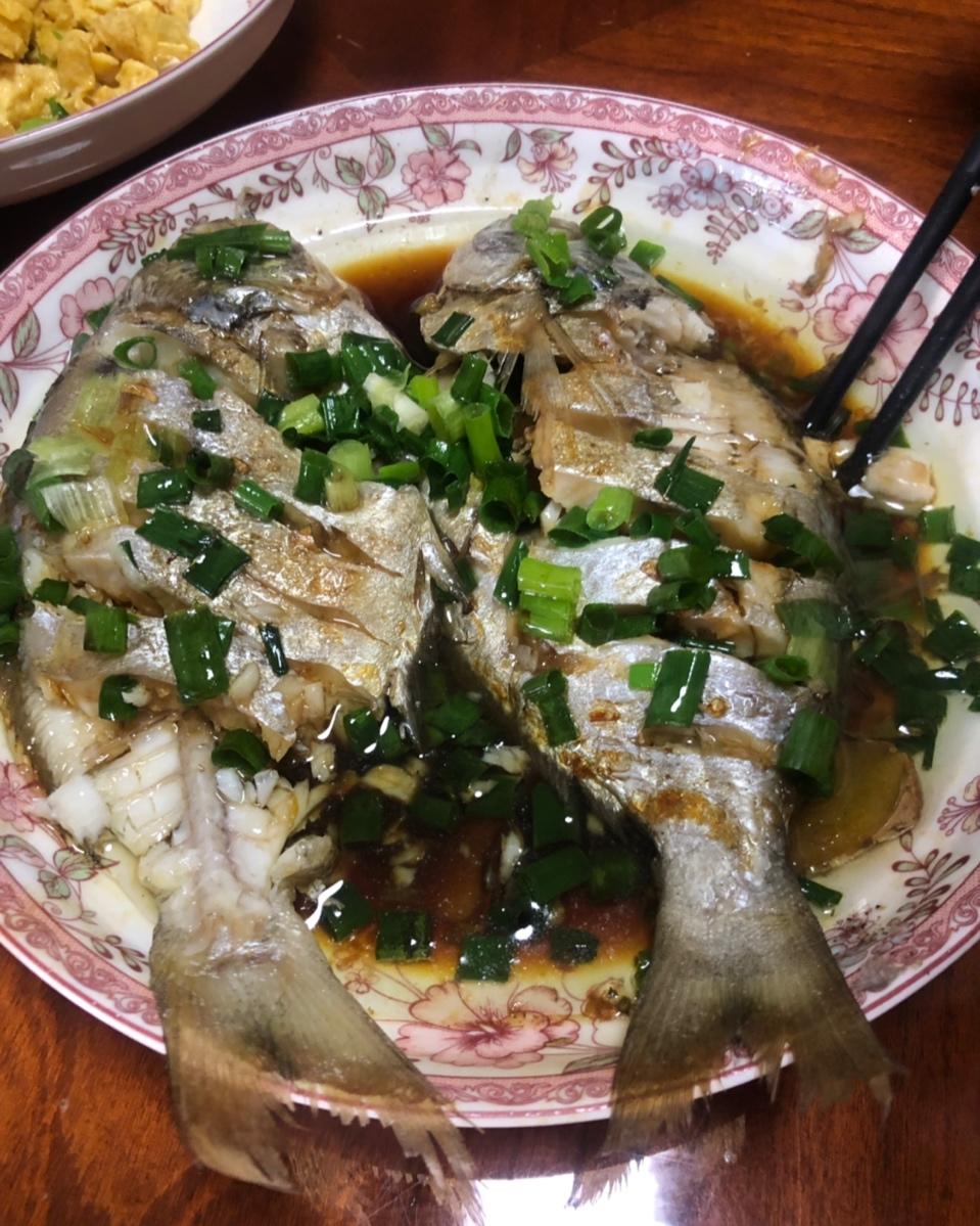 葱油黄鱼（这个超简单的葱油可以做各种清蒸的鱼）