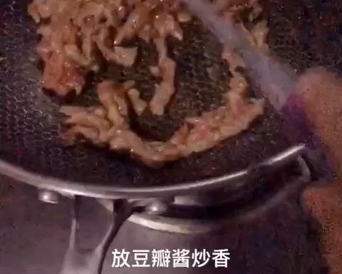 胡萝卜炒牛肉丝的做法 步骤3