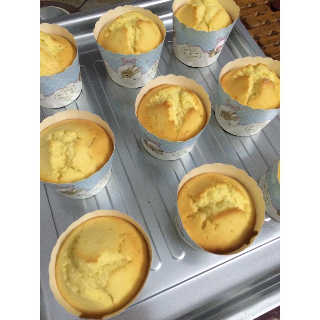 不会回缩的纸杯蛋糕