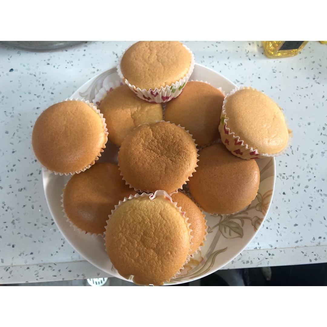 纸杯蛋糕 8寸戚风蛋糕的量