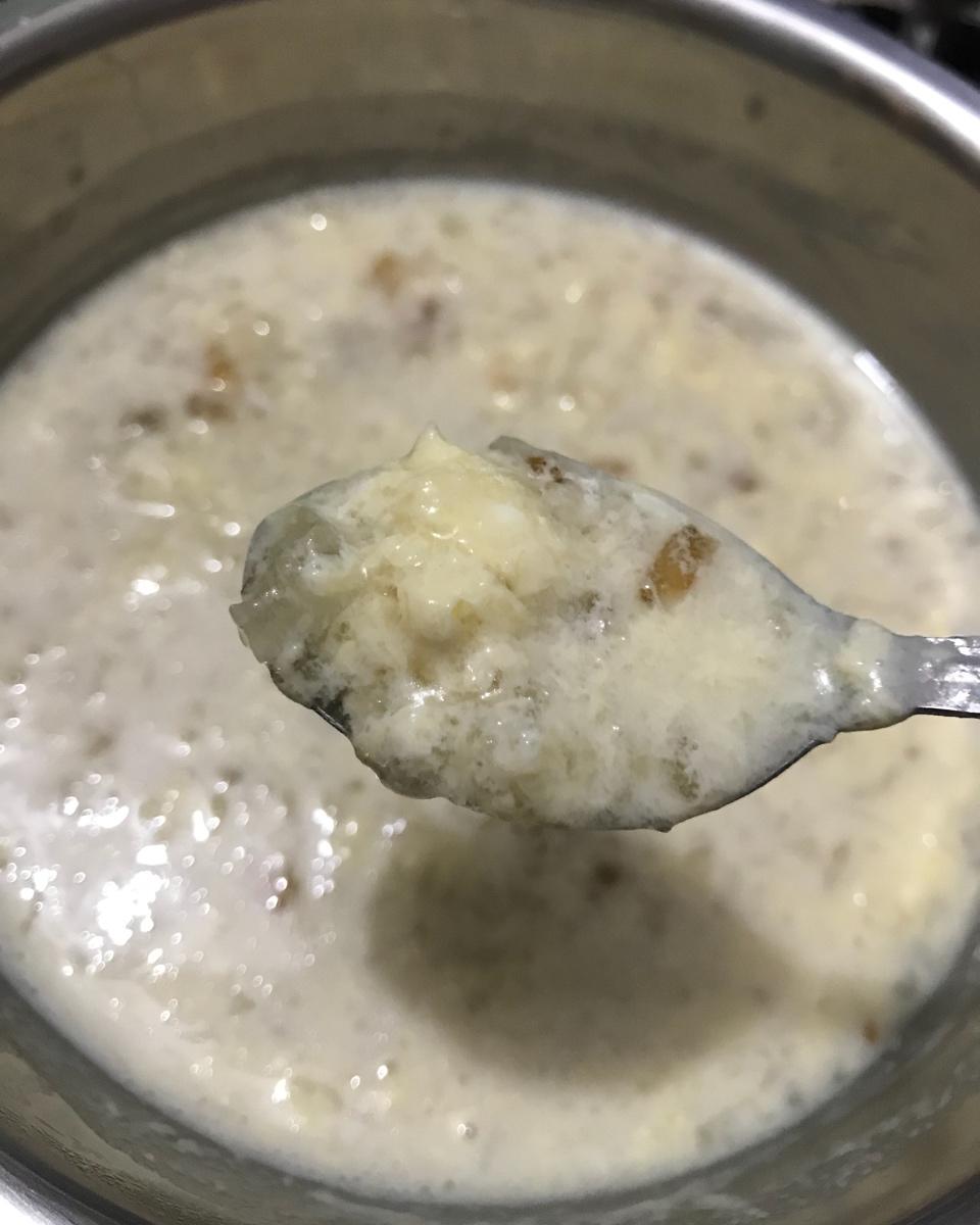 桃胶雪燕炖椰奶
