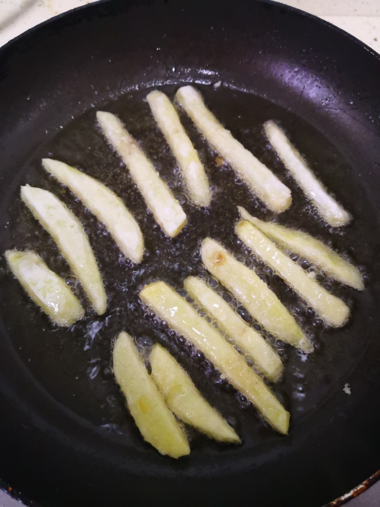 自制炸薯条🍟酥脆不易受潮的做法 步骤6