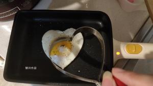【小菜】爱心煎蛋的做法 步骤4