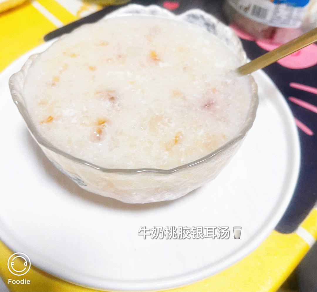 桃胶雪燕皂角米牛奶